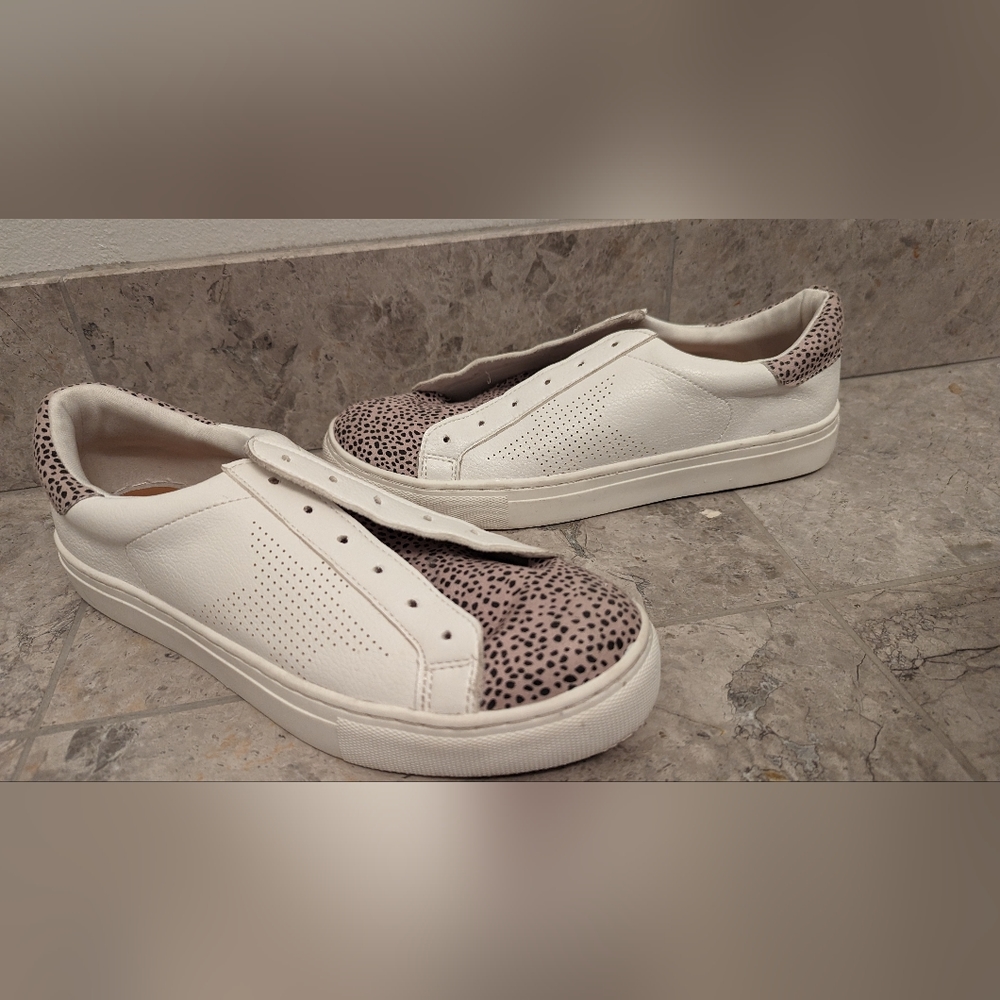 Universal Thread Animal Print Sneakers Women's Size 8